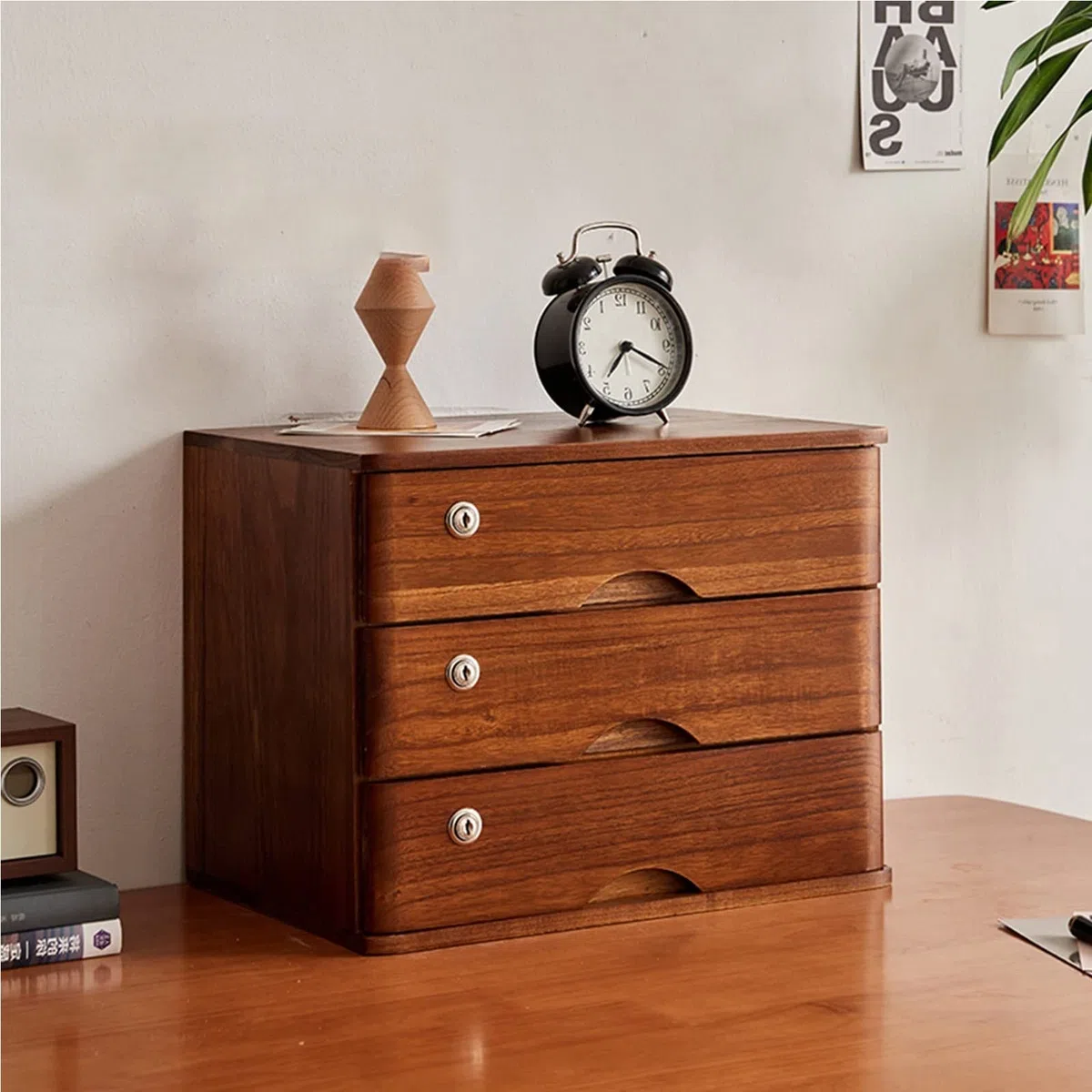 Esta Caja organizadora de Escritorio de Madera con cajones es Ideal para Guardar artículos de papelería y Maquillaje en la Oficina o en casa.