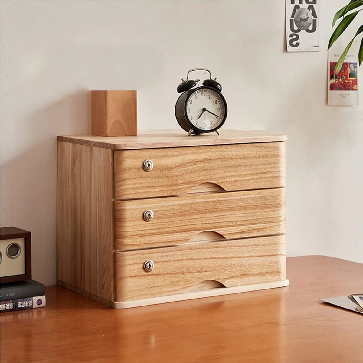 Esta Caja organizadora de Escritorio de Madera con cajones es Ideal para Guardar artículos de papelería en la Oficina o en el hogar.